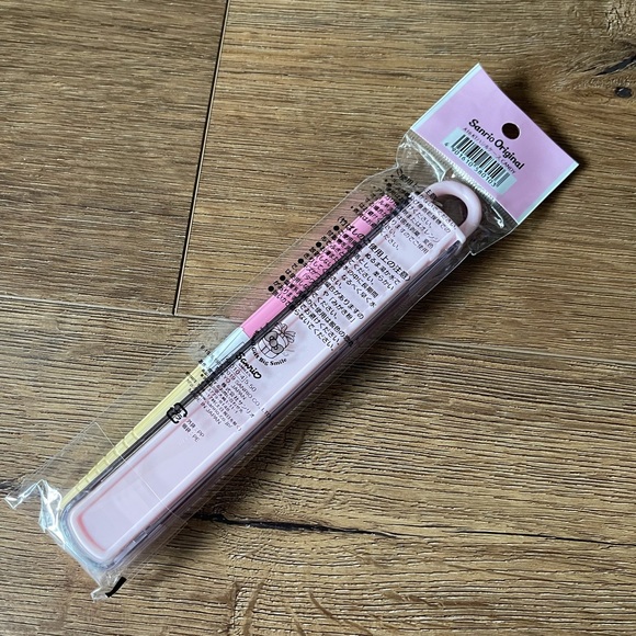 HELLO KITTY-Imported (NWT) Chopsticks with Case - Picture 2 of 11